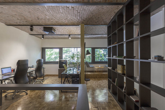 Soheil Office / Raavi Studio - Interior Photography, Chair, Beam