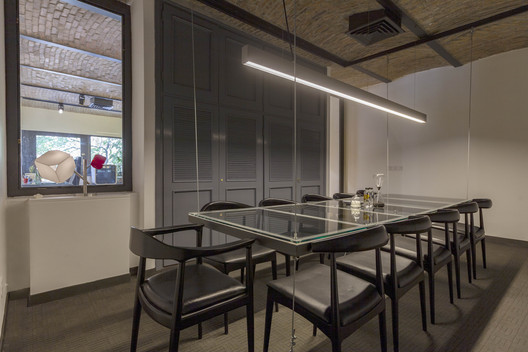 Soheil Office / Raavi Studio - Interior Photography, Table, Chair, Countertop, Beam