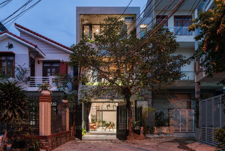 Bin & Bon House / H.a - Exterior Photography, Windows, Door, Facade