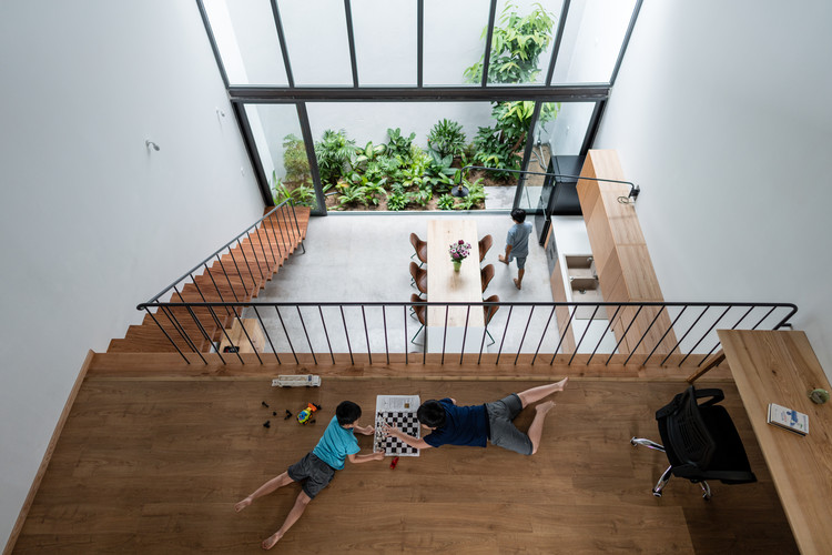 Bin & Bon House / H.a - Interior Photography, Stairs, Windows, Handrail, Balcony, Beam