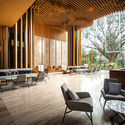 Arize 酒店, 泰国海滨的日式美学 / IDIN Architects - 室内图, 起居室, 椅子, 柱