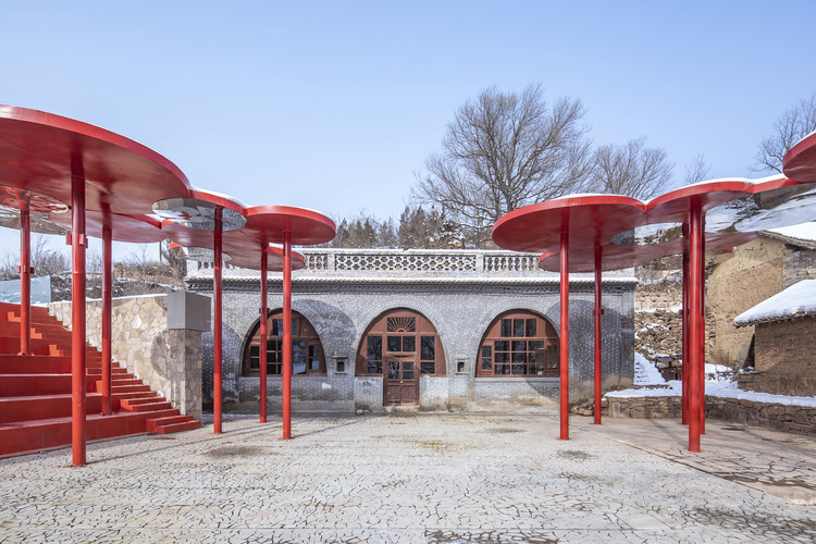 Threshing Ground under the Big Locust Tree / 3andwich Deisgn / Hewei Studio - Exterior Photography, Stairs, Concrete, Column