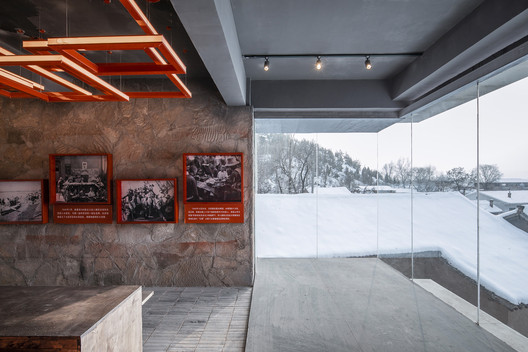 Threshing Ground under the Big Locust Tree / 3andwich Deisgn / Hewei Studio - Interior Photography, Concrete