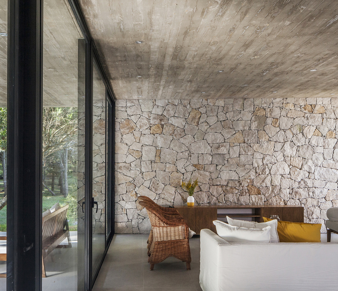 Galería de Casas con piedra en Argentina: Materiales pétreos como