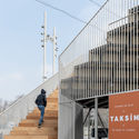 塔克西姆广场‘汇聚站’，漂浮的露天论坛 / IND [Inter.National.Design] - 建筑图, 楼梯, 扶手