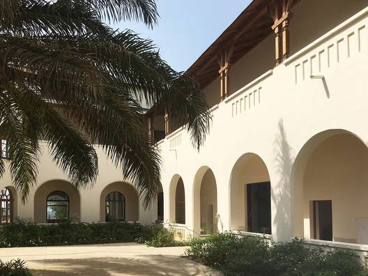 Palace in Lomé Exhibition Space and Workshops / Segond-Guyon Architectes - Exterior Photography, Facade, Arch, Courtyard