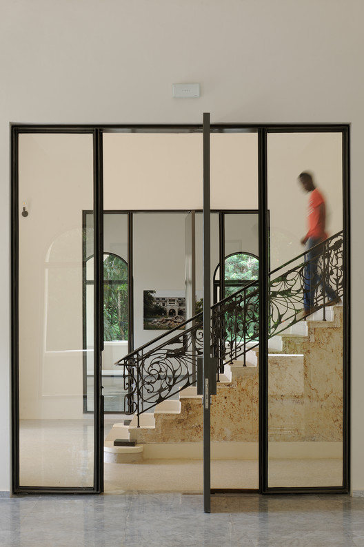 Palace in Lomé Exhibition Space and Workshops / Segond-Guyon Architectes - Interior Photography, Stairs, Glass, Handrail
