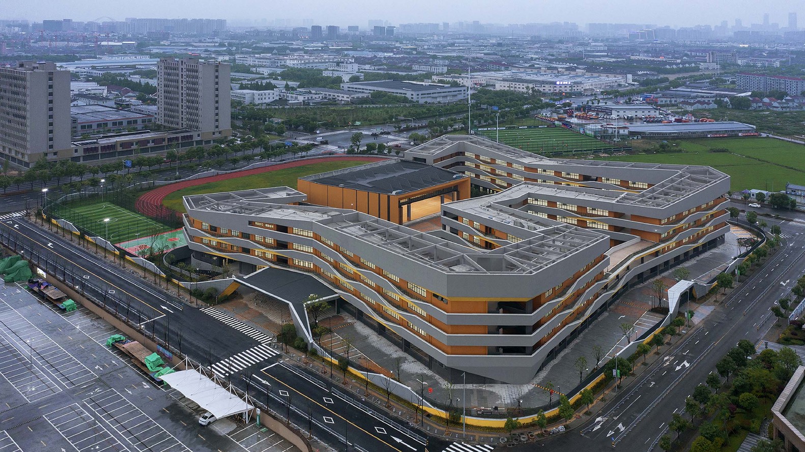 宁波市江北区甬江实验学校 / DC国际 - 建筑图