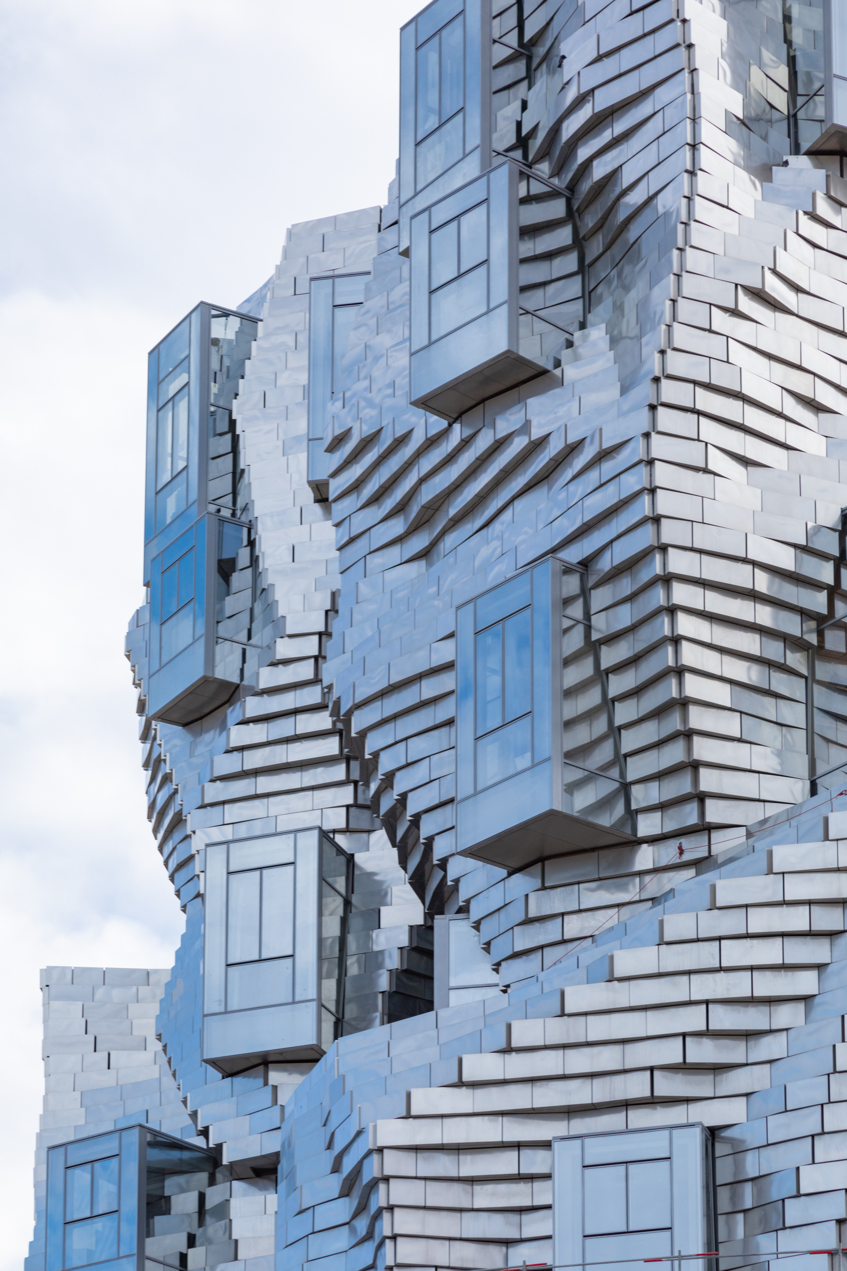 Galería de Nuevas fotografías de la torre de Frank Gehry a punto de