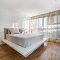 NOMAD 33 / Felipe SS Rodrigues - Fotografia de Interiores, Dormitório, Cama, Janela, Viga