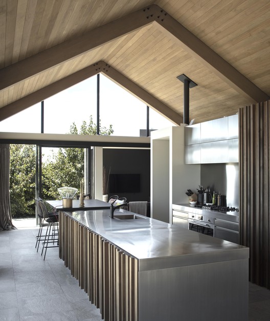 (REPETIDO) Casa Wanaka / Three Sixty Architecture (REPETIDO) Casa Wanaka / Three Sixty Architecture - Fotografia de Interiores, Cozinha, Iluminação, Bancada, Viga