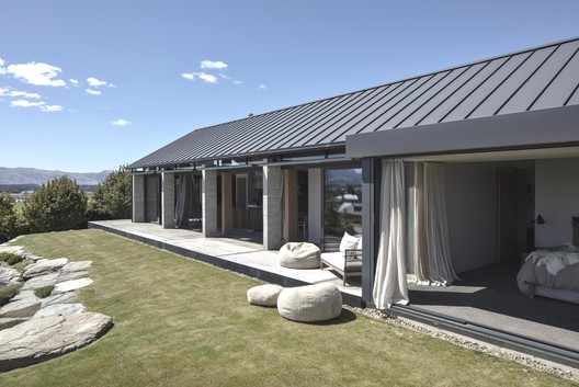 (REPETIDO) Casa Wanaka / Three Sixty Architecture (REPETIDO) Casa Wanaka / Three Sixty Architecture - Fotografia de Exterior, Fachada, Jardim