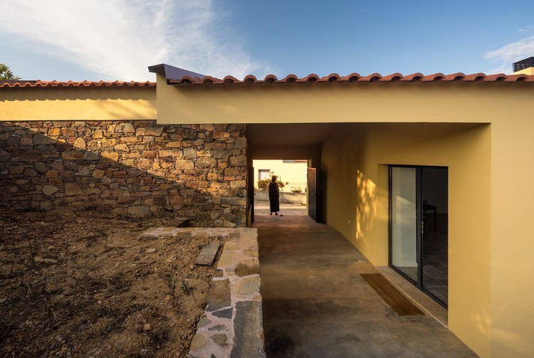 Casa de António Nunes / ateliermob - Más Imágenes