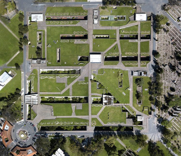 Chacarita Moderna: An exhibition exploring the history and styles of the Buenos Aires Cemetery - Featured Image