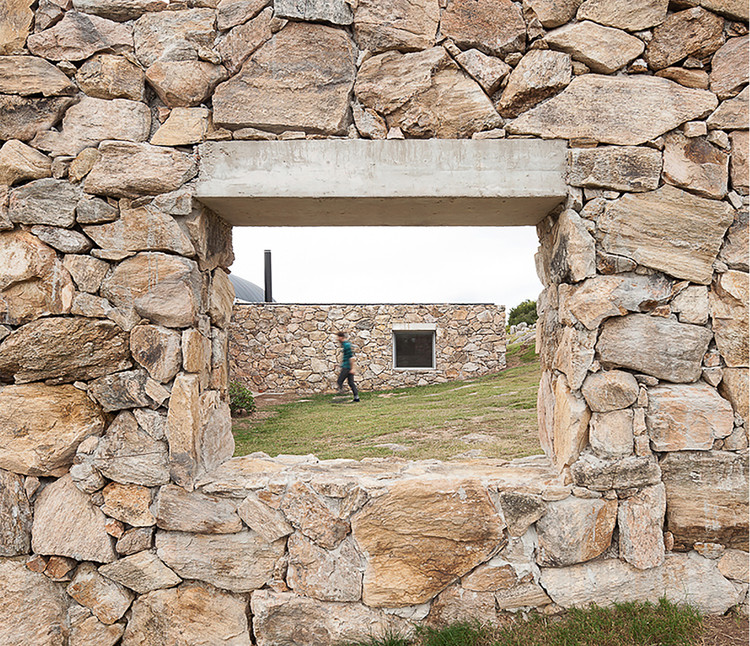 Casas con piedra en Uruguay: utilización del material en interiores y exteriores - Imagen Principal