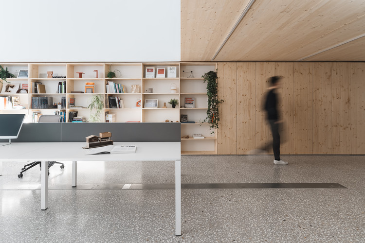 Espacio de Trabajo Verne / Verne Arquitectura - Fotografía interior, Interiores De Oficina, Fachada, Mesas, Sillas