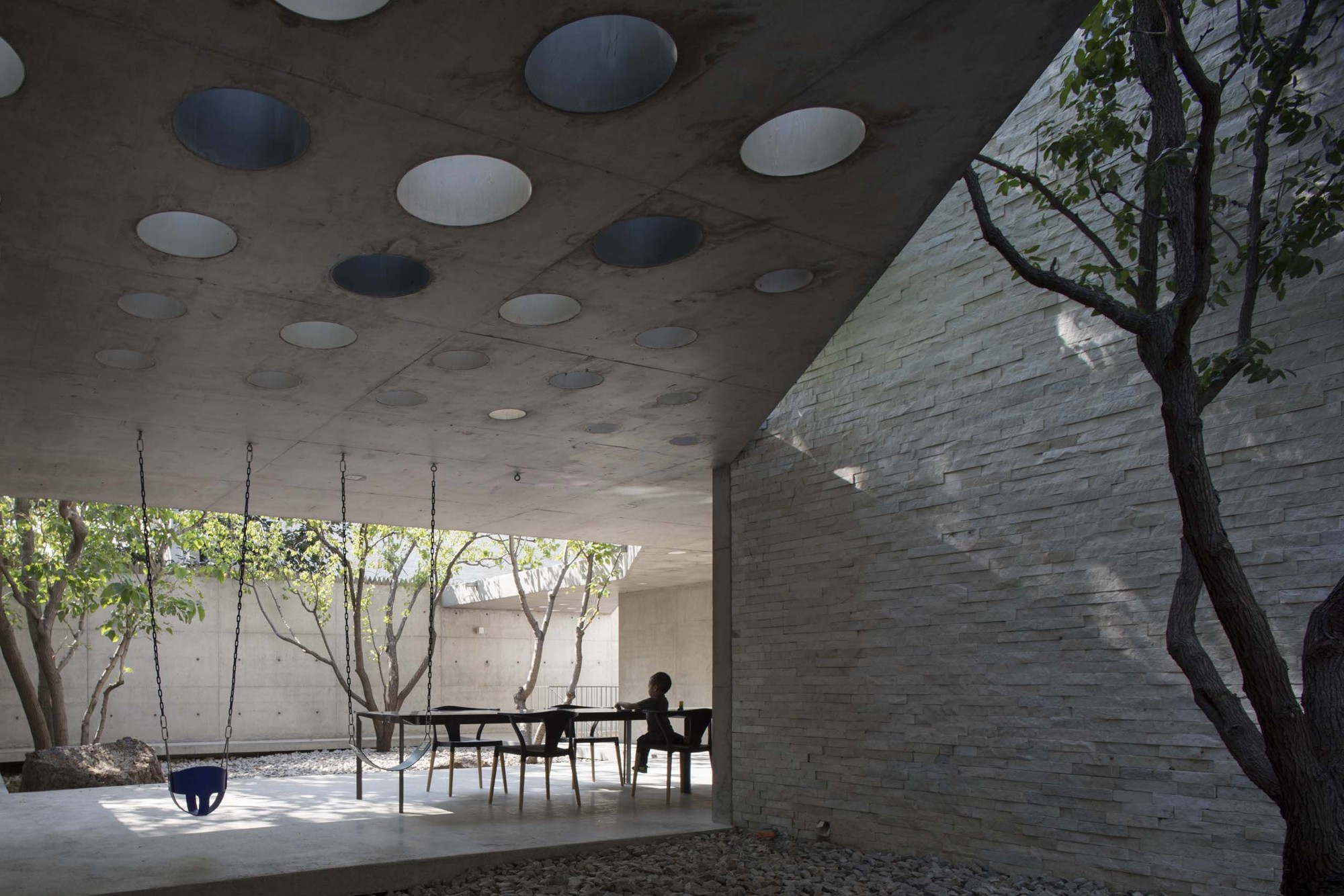 Floationg Courtyard / TAOA | ArchDaily