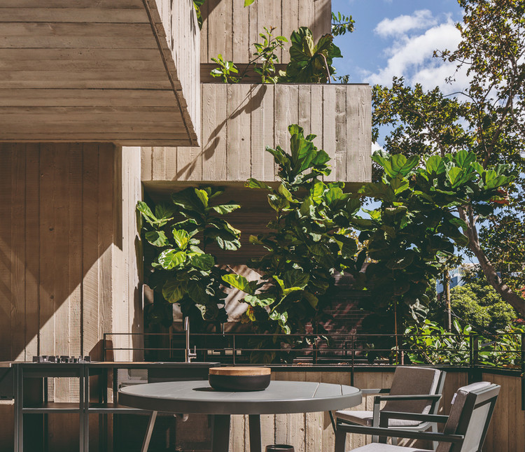 Balcones con vegetación: detalles y secciones de jardines en altura  - Imagen 19 de 22