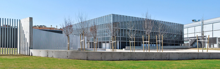 Zona deportiva municipal de Utebo / Ingennus - Fotografía exterior, Fachada