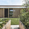 House With Stone Patio / beef architekti - Exterior Photography, Garden