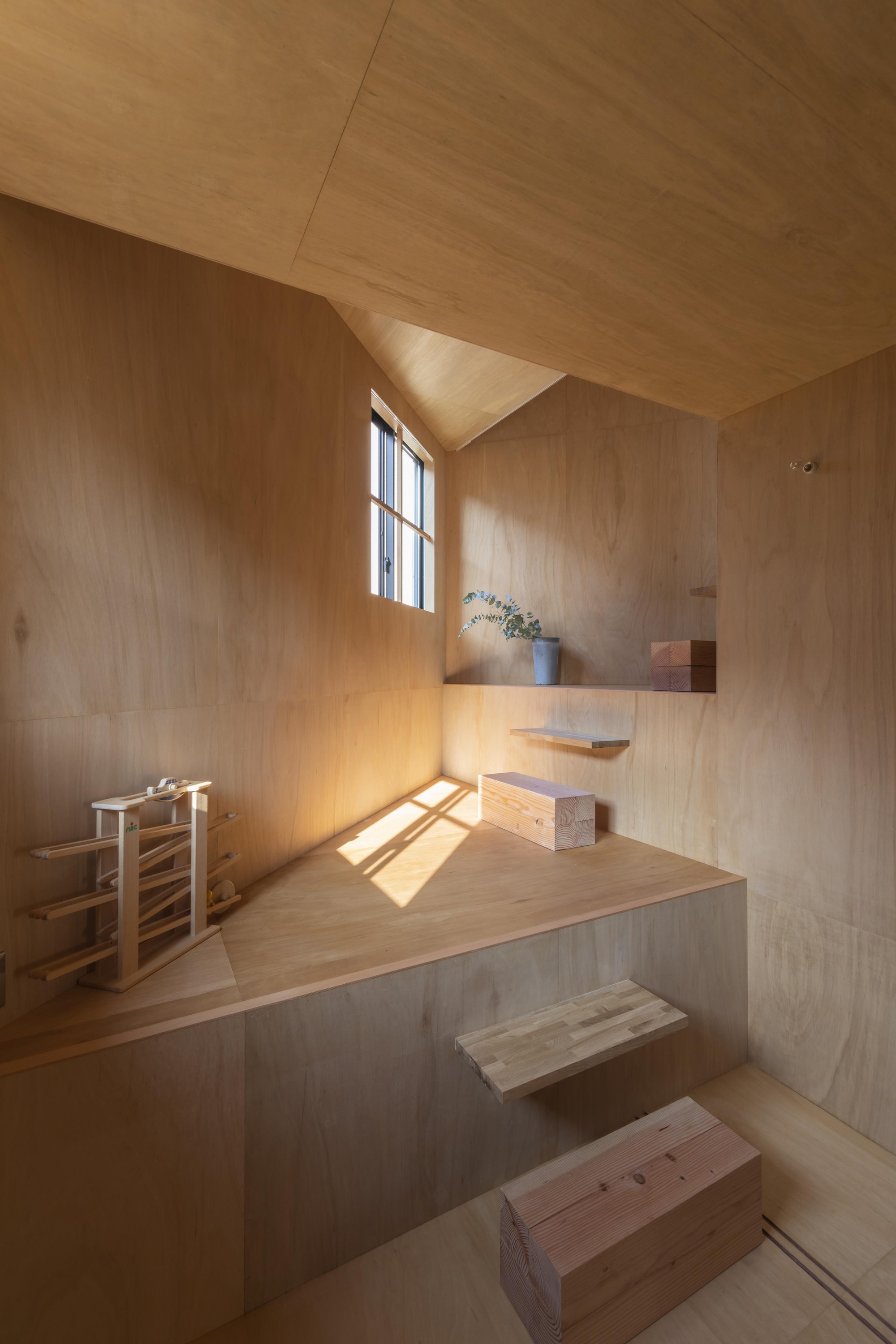 Gallery of House in Takatsuki / Tato Architects - 11