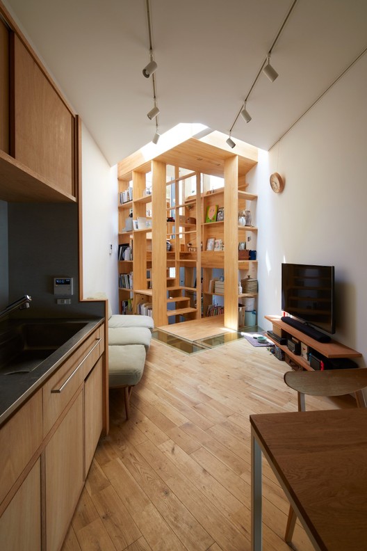 House in Tezukayama / Fujiwaramuro Architects - Sink, Countertop, Lighting, Table, Beam