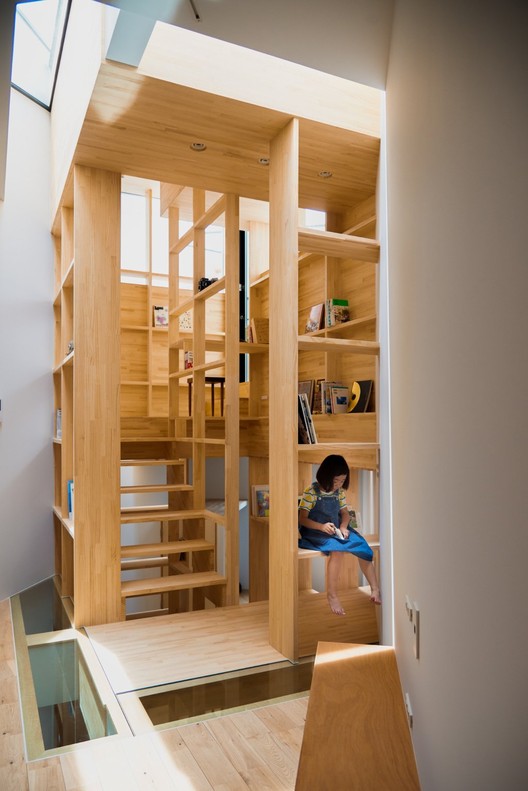 House in Tezukayama / Fujiwaramuro Architects - Shelving, Chair, Windows, Beam