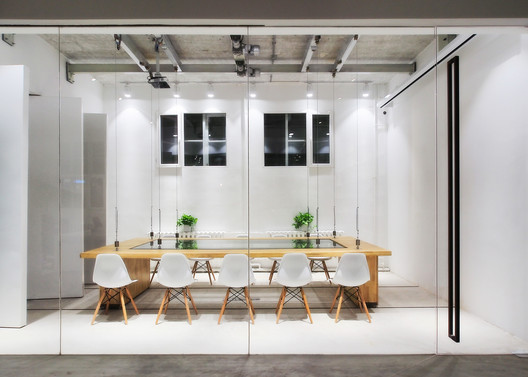 PMA设计事务所办公室 “三重桌” / PMA PMA设计事务所办公室 “三重桌” / PMA - 室内图, 玻璃