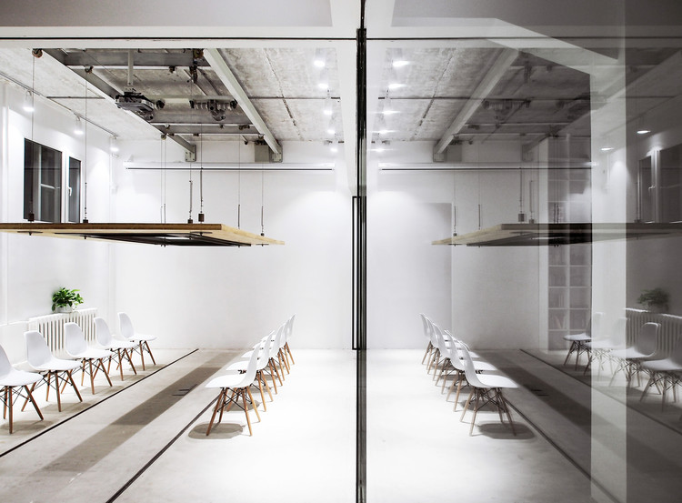 PMA设计事务所办公室 “三重桌” / PMA - 室内图, 厨房, 玻璃