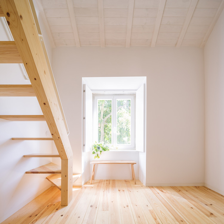 The Versatility of Wooden Staircases in Portuguese Houses - Image 20 of 21