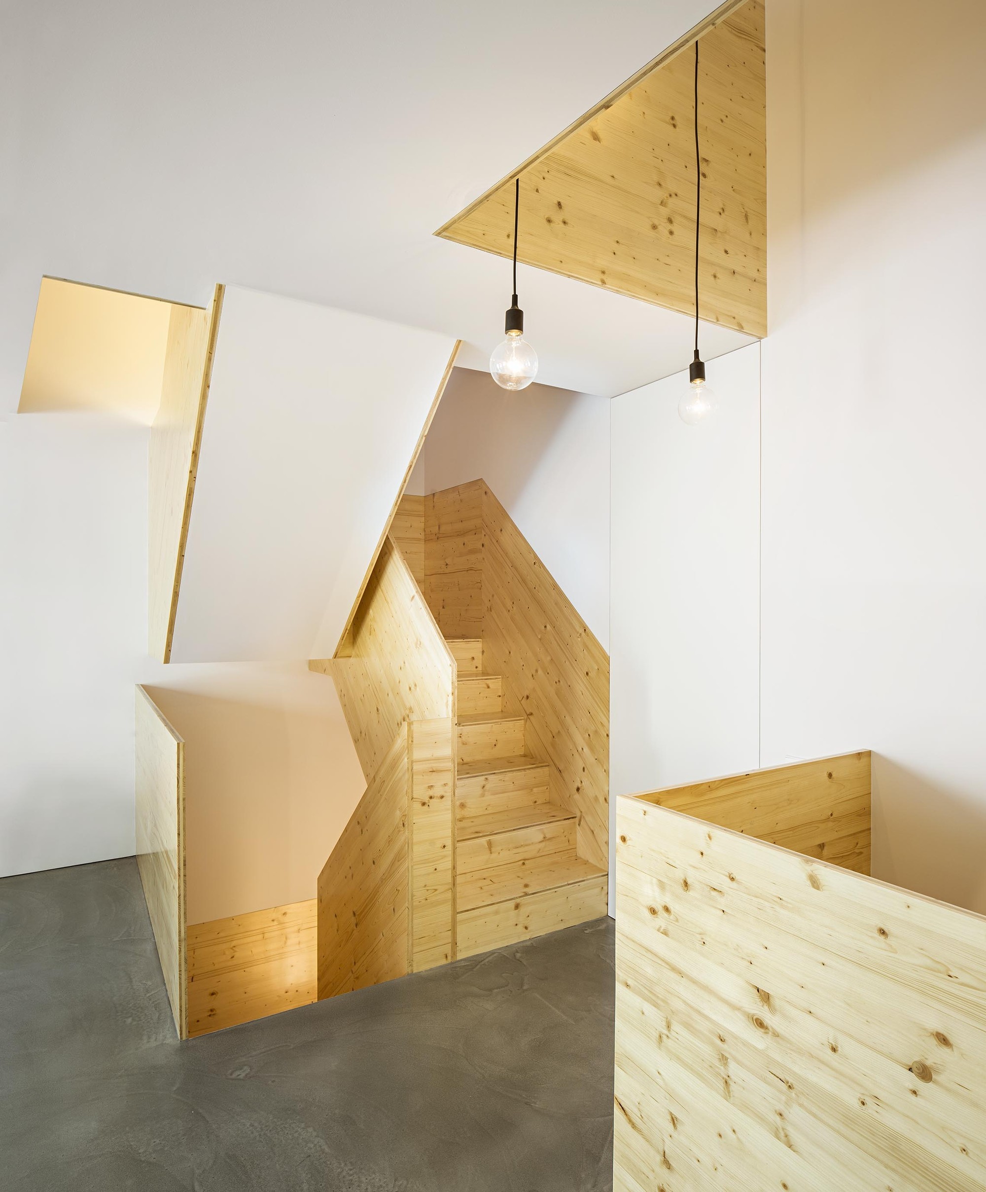 Gallery of The Versatility of Wooden Staircases in Portuguese Houses - 21