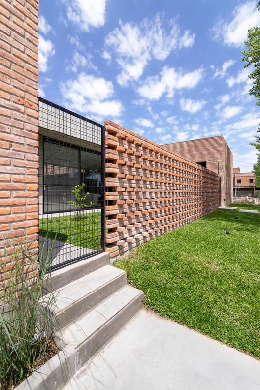 LP.0405 House / Nómade Arquitectura - Exterior Photography, Brick, Garden