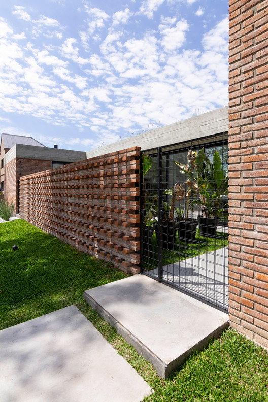 LP.0405 House / Nómade Arquitectura - Exterior Photography, Brick, Garden, Courtyard
