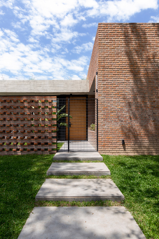 LP.0405 House / Nómade Arquitectura - Exterior Photography, Brick, Garden