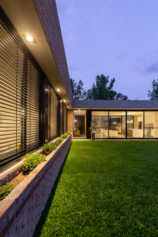 LP.0405 House / Nómade Arquitectura - Exterior Photography, Facade, Brick, Garden