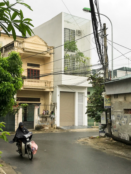 Casa de la jungla / T -architects - Fotografía exterior, Puerta, Balcón