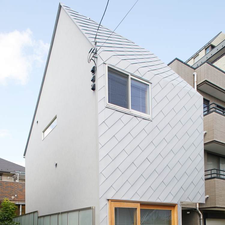 Milk Carton House / Tenhachi Architect & Interior Design   - More Images