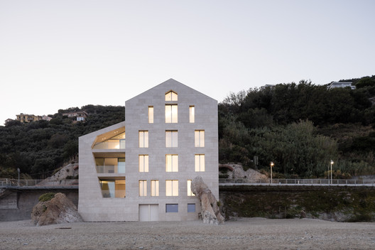 A House in the Sea  / Studio Marco Ciarlo Associati + Studio Daniele - Exterior Photography, Facade, Concrete