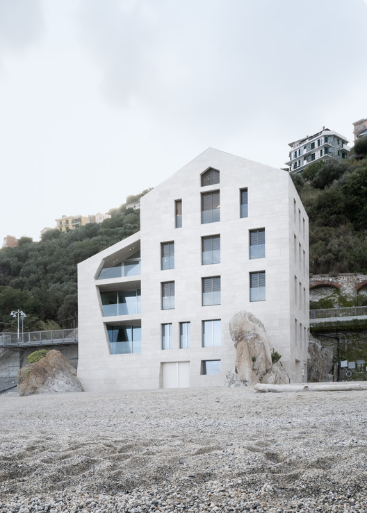 A House in the Sea  / Studio Marco Ciarlo Associati + Studio Daniele - Exterior Photography, Facade, Concrete