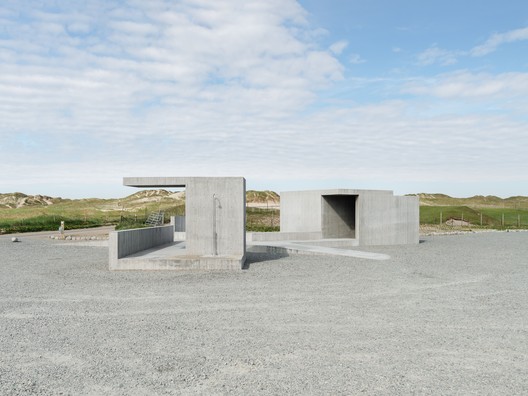 鲍尔服务中心，与海滩景观相融 / Lie Øyen Arkitekter - 建筑图, 具体的