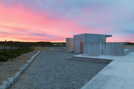 鲍尔服务中心，与海滩景观相融 / Lie Øyen Arkitekter - 建筑图, 具体的