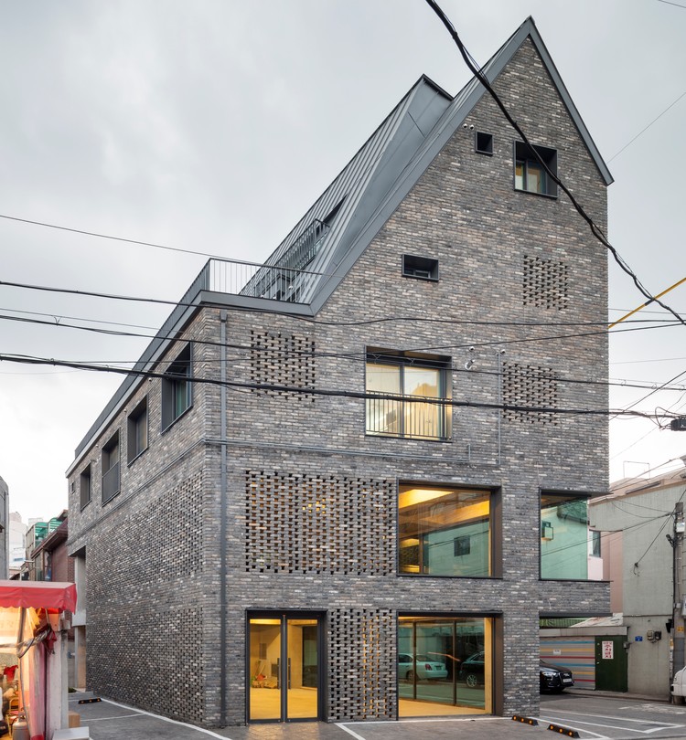 韩国尖顶砖房公寓 / AtelierJun - 更多图片