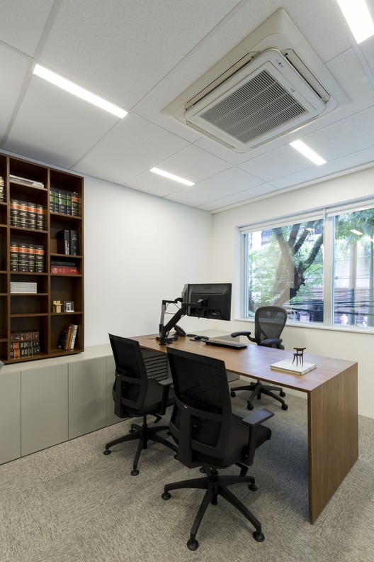 MCSA Haddock Santos Office / Zanatta Figueiredo + Chay Cardoso MCSA Haddock Santos Office / Zanatta Figueiredo + Chay Cardoso - Interior Photography, Shelving
