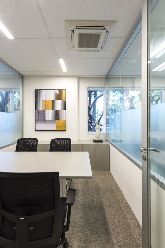 MCSA Haddock Santos Office / Zanatta Figueiredo + Chay Cardoso MCSA Haddock Santos Office / Zanatta Figueiredo + Chay Cardoso - Interior Photography, Glass