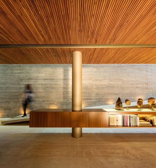 Brazilian Houses: 6 Residences with Slatted Wood Ceilings Brazilian Houses: 6 Residences with Slatted Wood Ceilings - Image 4 of 8