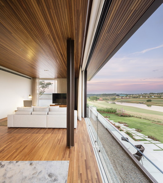 Brazilian Houses: 6 Residences with Slatted Wood Ceilings Brazilian Houses: 6 Residences with Slatted Wood Ceilings - Image 8 of 8