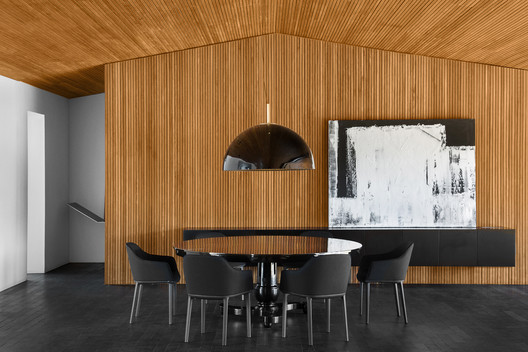 Brazilian Houses: 6 Residences with Slatted Wood Ceilings Brazilian Houses: 6 Residences with Slatted Wood Ceilings - Image 5 of 8