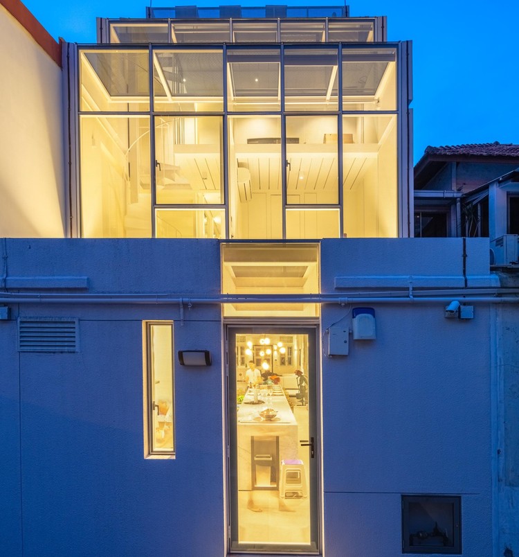 Casa con dos caras / RT+Q Architects - Más Imágenes