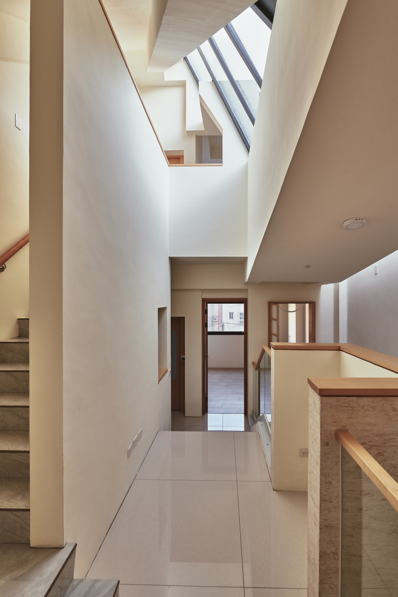 Gallery of House of Light Well / YD Architects 9