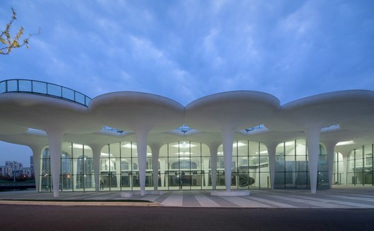 Linping Sports Park Supporting Project / CCTN Linping Sports Park Supporting Project / CCTN - Exterior Photography, Glass, Column